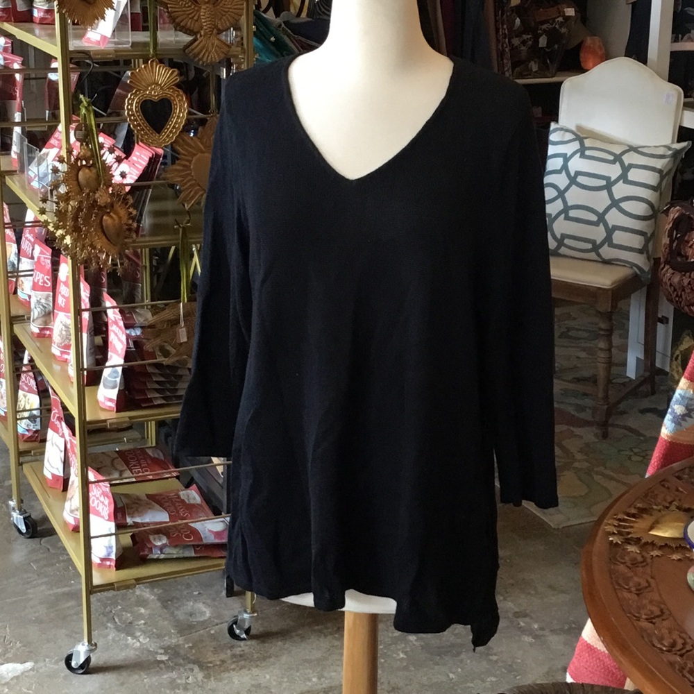 0255 Ellen Tracy Black V-Neck 3/4 Sleeve Top; GUC size M